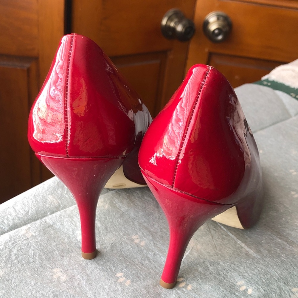 BCBGirls Magenta Pink Patent Peep-Toe Ariel Heels size 10 - Picture 3 of 4